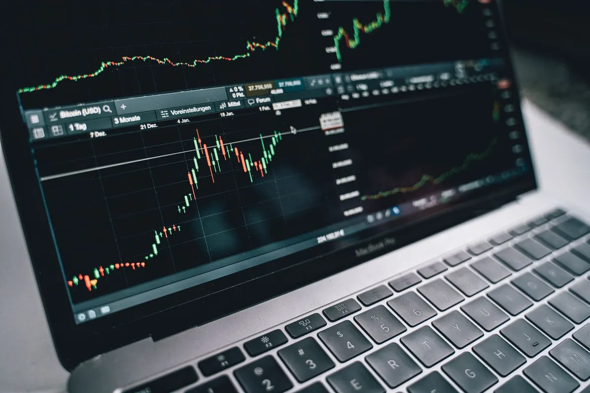 How to Build a 12-Month Cash Flow Forecast for a Pre-Revenue Startup